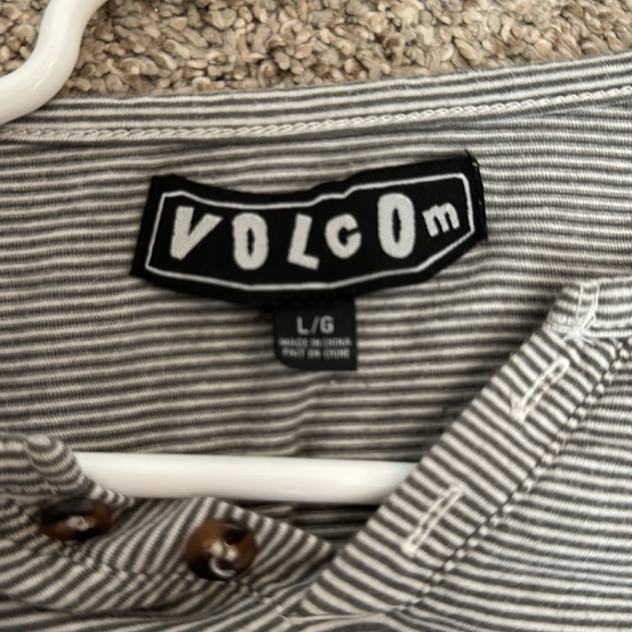 Volcom Striped V-neck tee - Picture 3 of 3